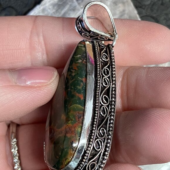 Antique Styled Heliotrope Bloodstone Pendant Stone Crystal Jewelry - Picture 6 of 10